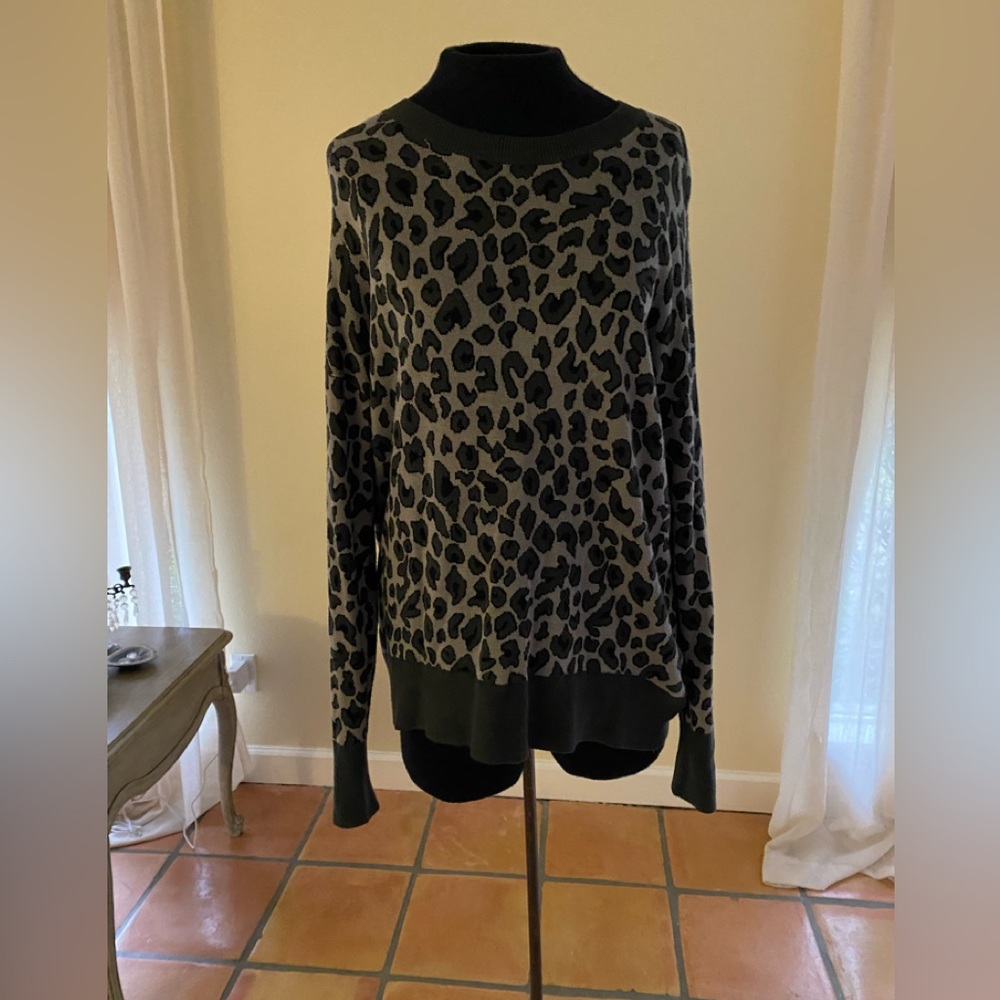 Isaac Mezrahi Size L Animal Print Comfort Sweater 92% Viscose 8% Nylon
